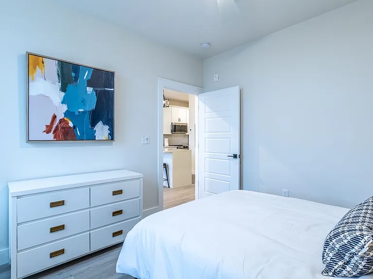 1135 Rose Hill Dr — Photo 17
