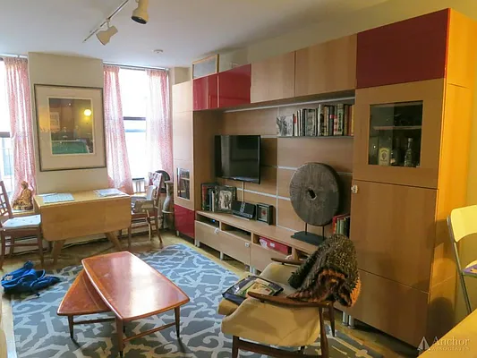 Rented by Anchor Associates | media 8