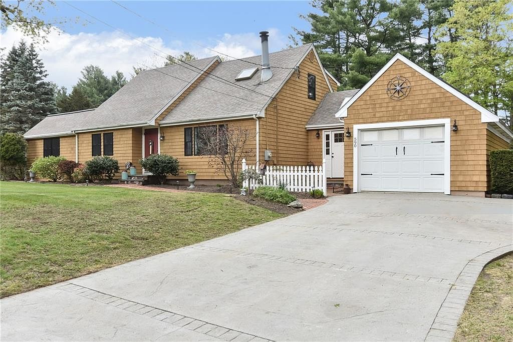 590 Central St, Burrillville, RI 02839 Zillow