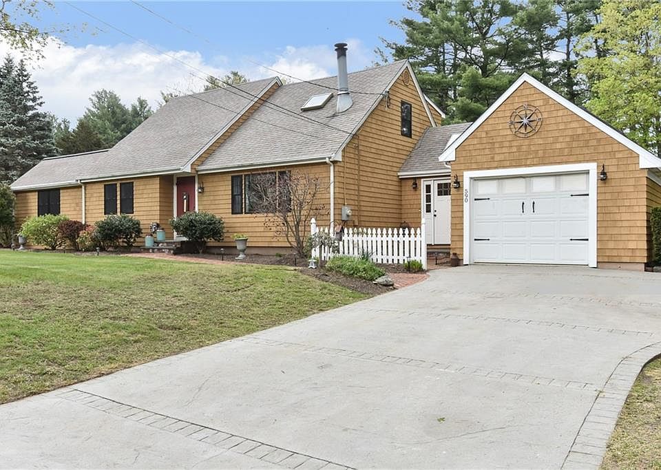 590 Central St, Burrillville, RI 02839 Zillow