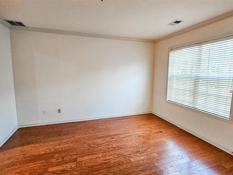 306 Canter Ct — Photo 3