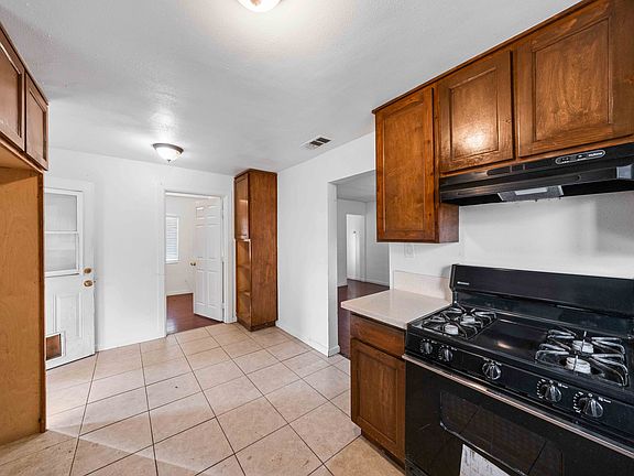 3rd image of 410 W 5th St