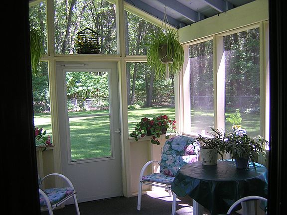 5th image of 2374 Riverwood Dr
