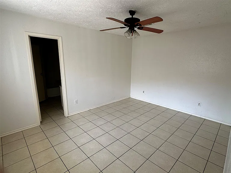 6939 Greenyard Dr — Photo 7