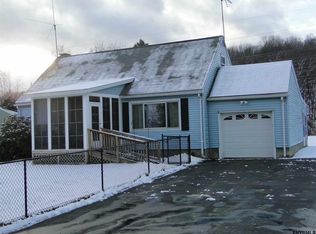 27 Brunswick Park Dr, Troy, NY 12180