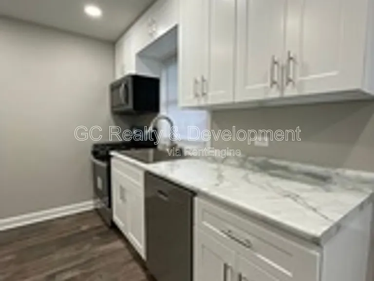 4315 Stanley Ave — Photo 4