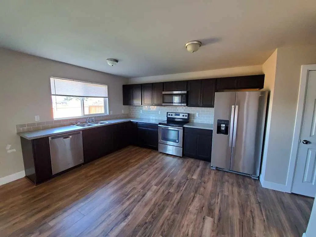 3 bed, 2.5 bath, 1424 sqft, $2,450 — Photo 4