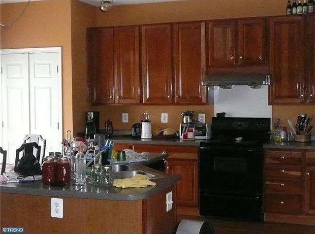 3 bed, 3.5 bath, 1975 sqft, $2,700 — Photo 2