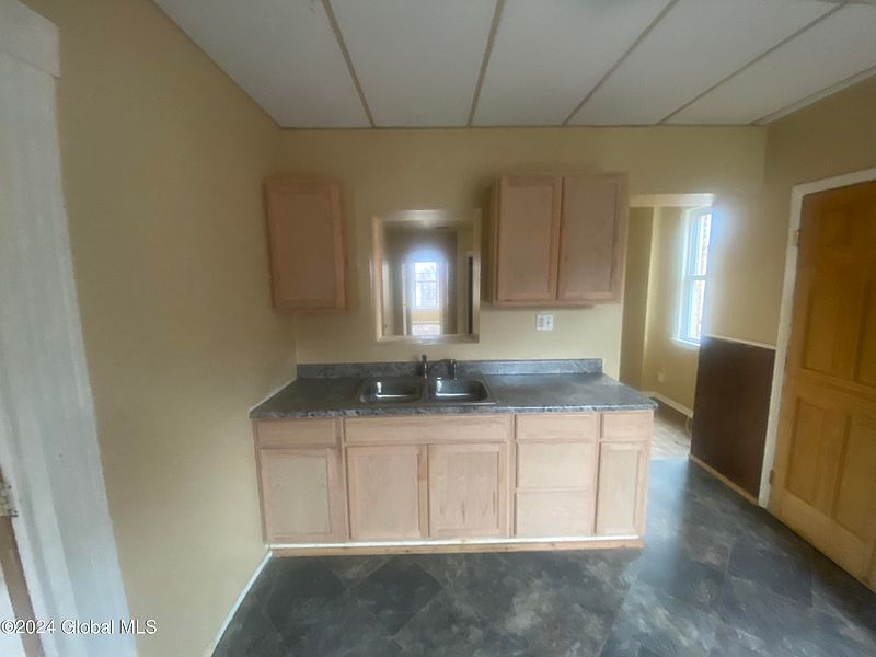 4th image of 1032 6th Avenue