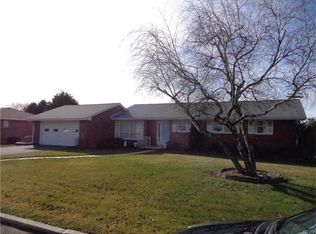864 7th St, Whitehall, PA 18052