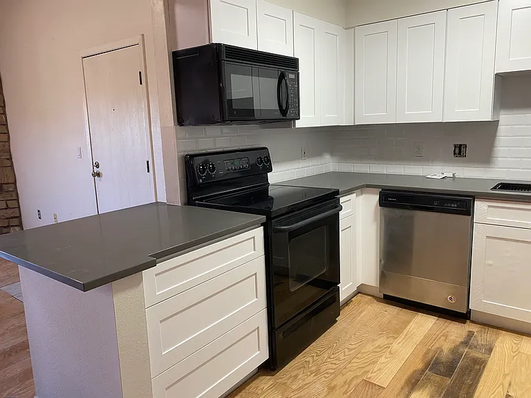 427 Wright St #302 — Photo 8