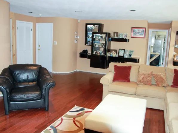 2157 Legion St, Bellmore, NY 11710