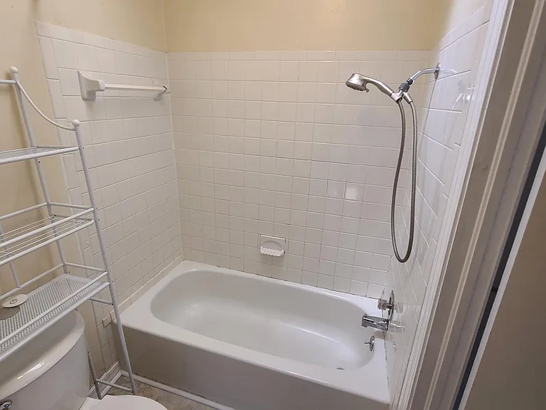 626 NW 8th St — Photo 17