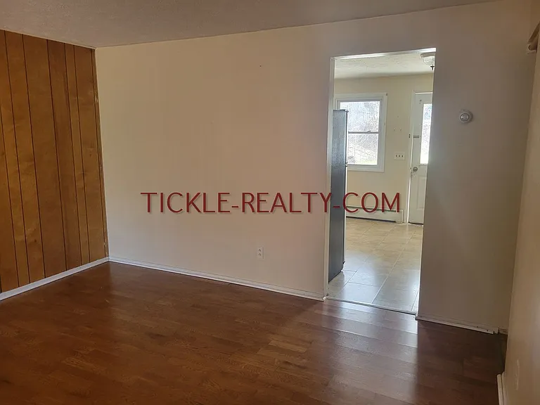 1868 Livingston Rd — Photo 5
