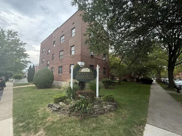 46-41 215th St #3A, Bayside, NY 11361