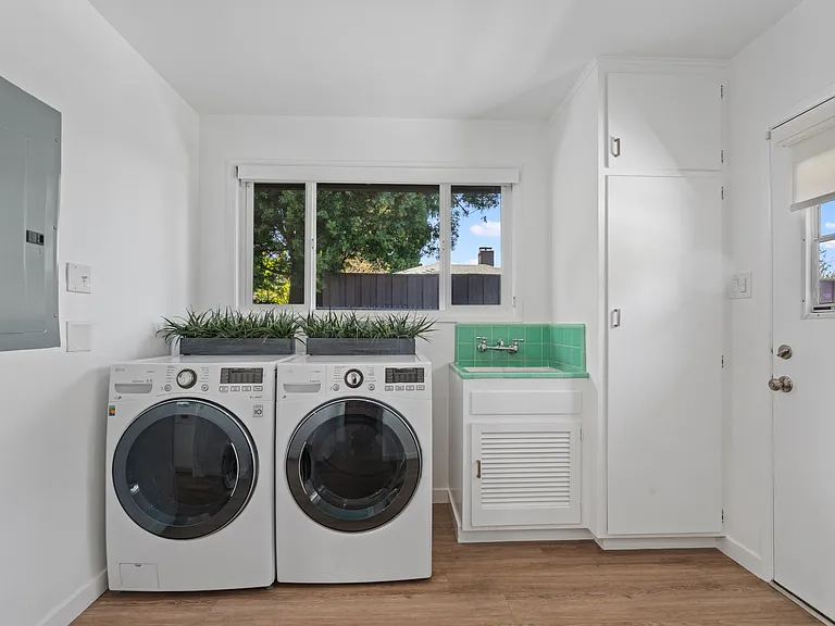28 Laundry Room