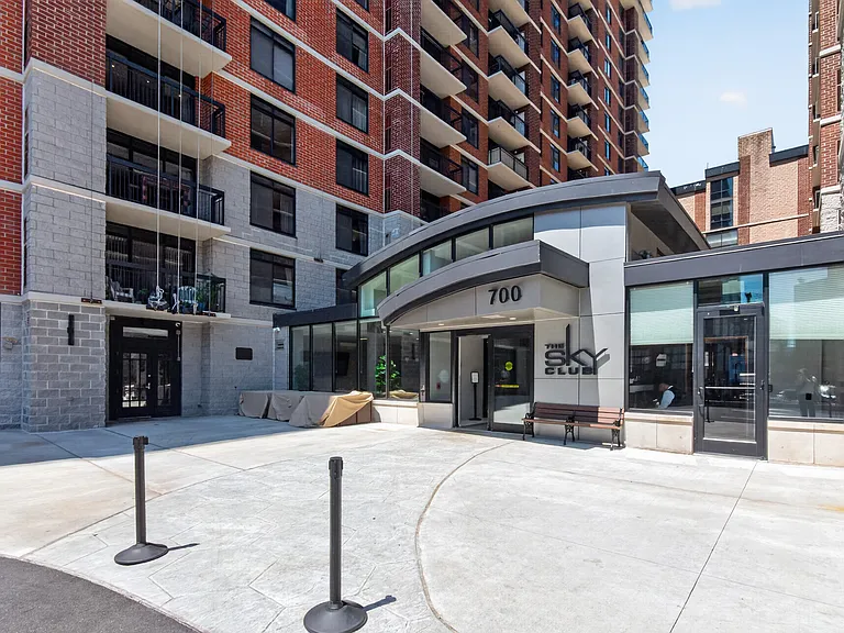700 1st St #15F — Photo 17