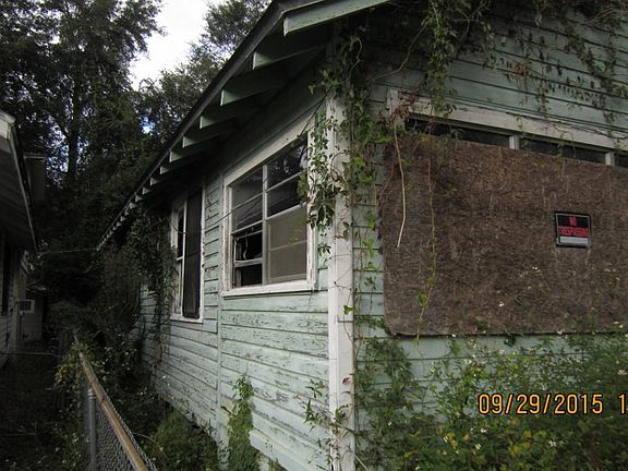 2nd image of 317 NW Indiana Ln