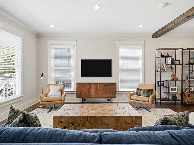 1102 Caldwell Ave — Photo 9