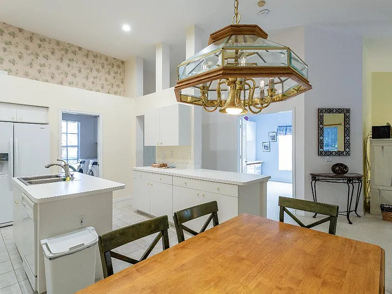 Seashore Cir — Photo 5
