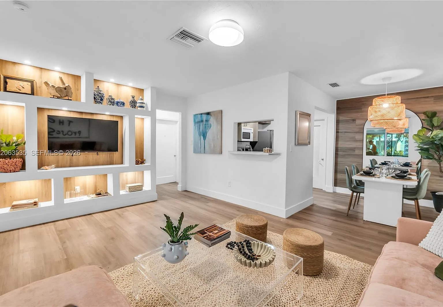 3 bed, 1558 sqft, $4,400 — Photo 1