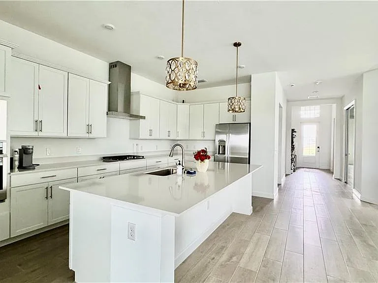 15048 Pinehurst Ln — Photo 12