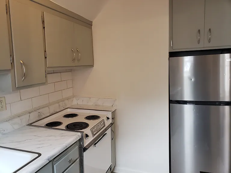 111 E Gilman St #2 — Photo 7