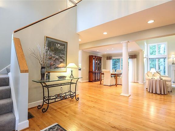 4th image of 36 Chablis Dr