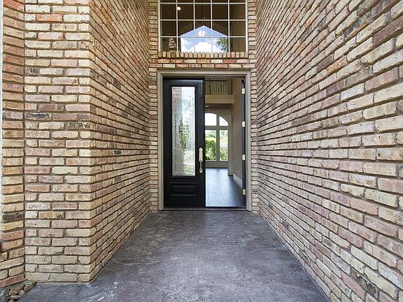 3rd image of 75 Lenox Hill Dr