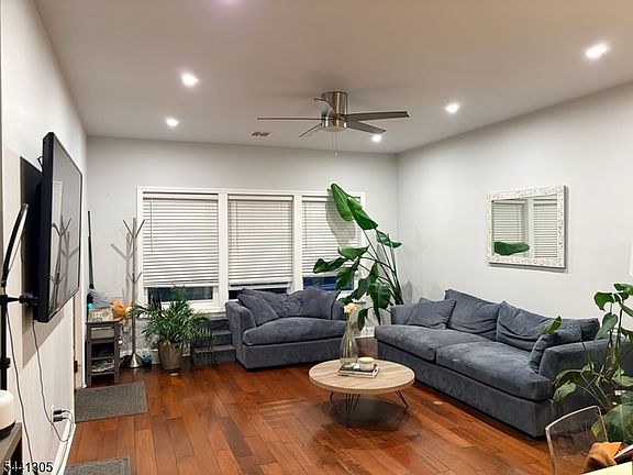 3rd image of 19 Terhune Ave