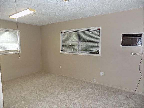 4th image of 18257 Edgewater Dr