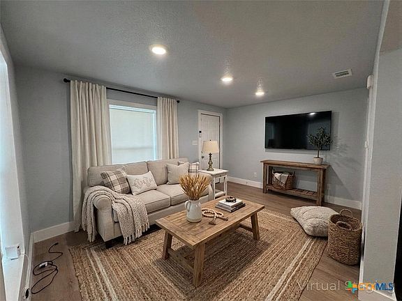 4th image of 108 W Anderson Ave