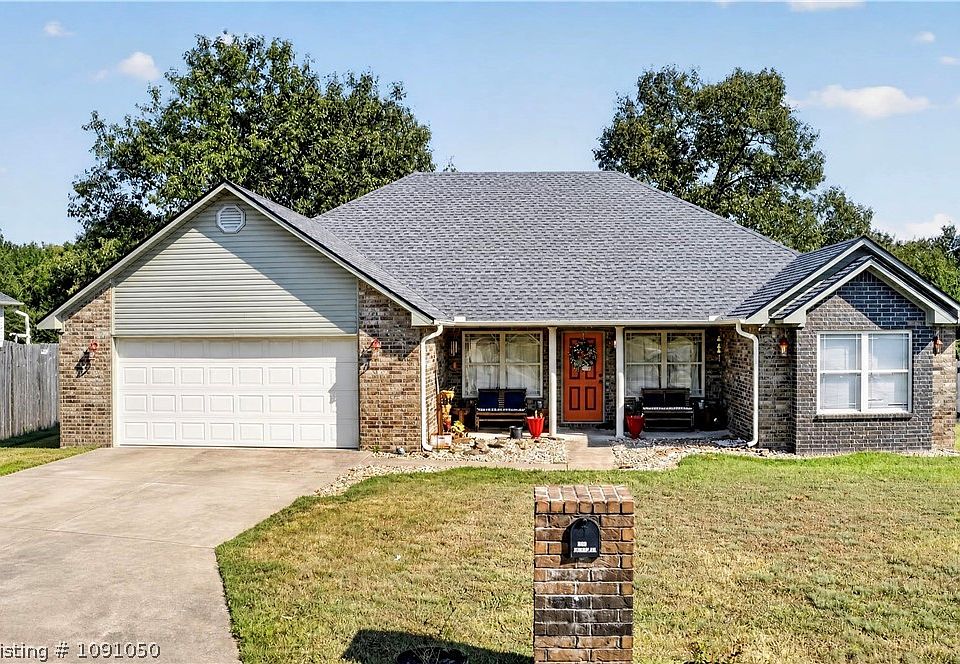 1st image of 135 Stone Dr