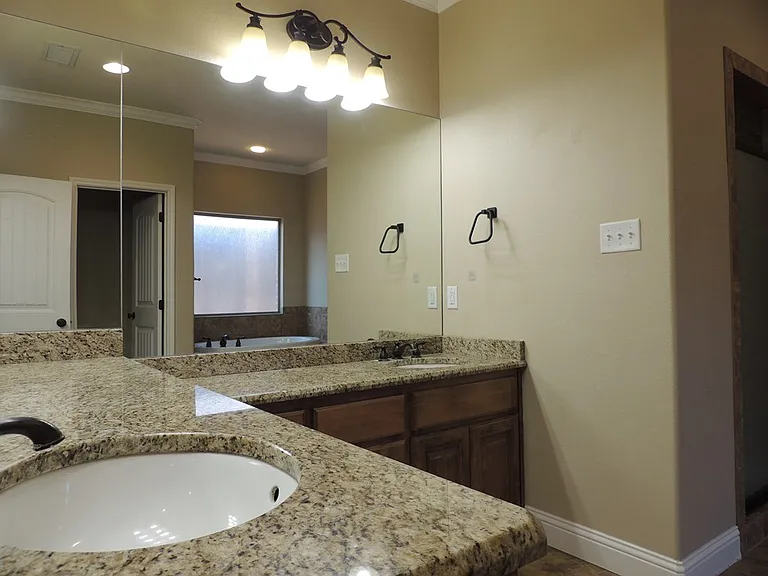 3221 Marksburg Ave — Photo 15