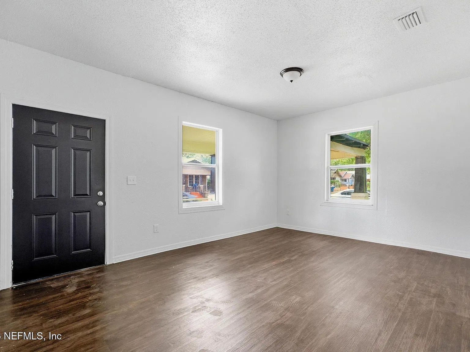 3 bed, 2.0 bath, 1126 sqft, $1,385 — Photo 4