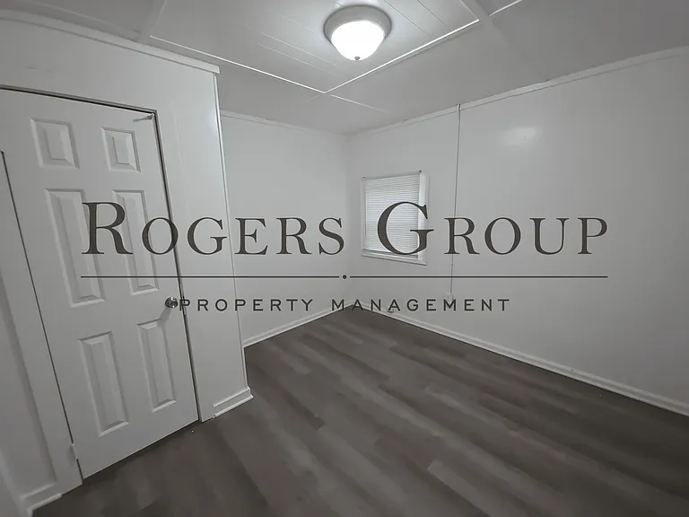 912 Water St — Photo 16