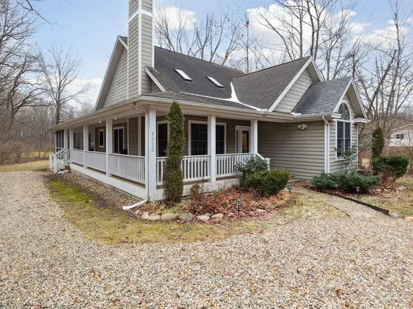 9012 Warren Woods Rd, Lakeside, MI 49116