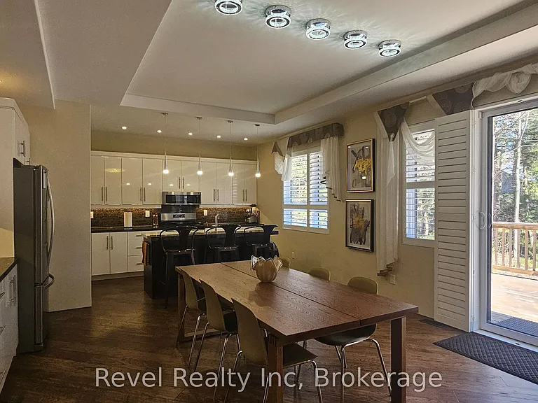 146 Moreau Pkwy — Photo 4