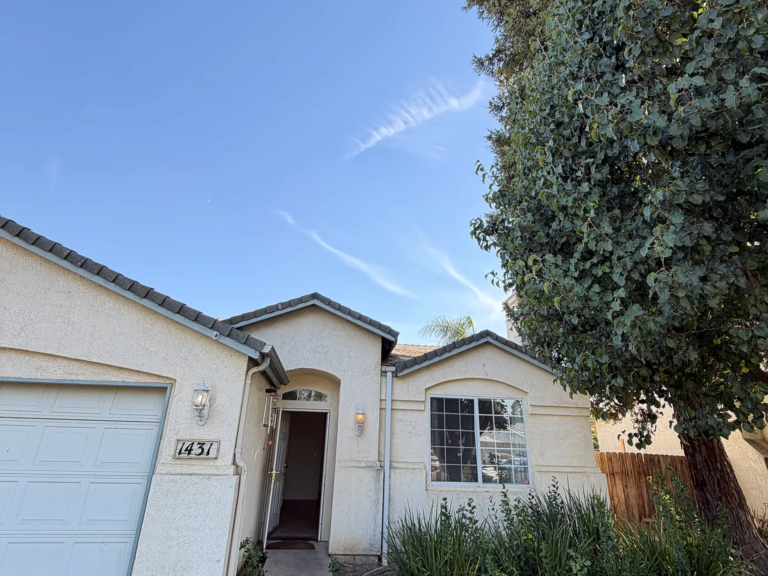 3 bed, 1279 sqft, $2,000 — Photo 1