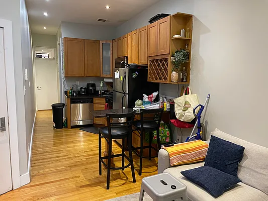 Rented by The Hamilton Group | media 18