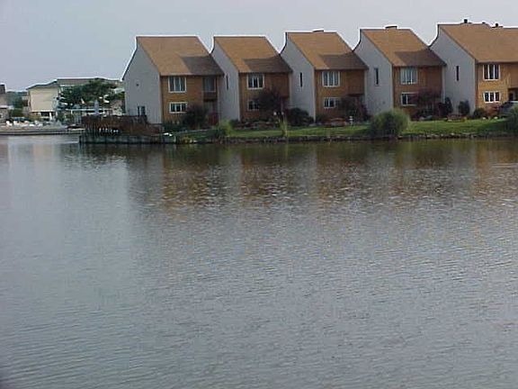 LAKE HOLLY