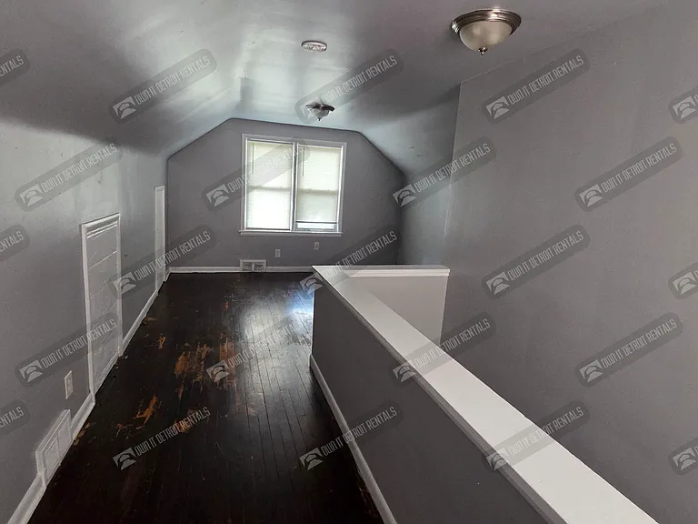 19335 Plainview Ave — Photo 14
