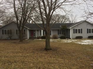 8214 Horizon Dr, Shakopee, MN 55379