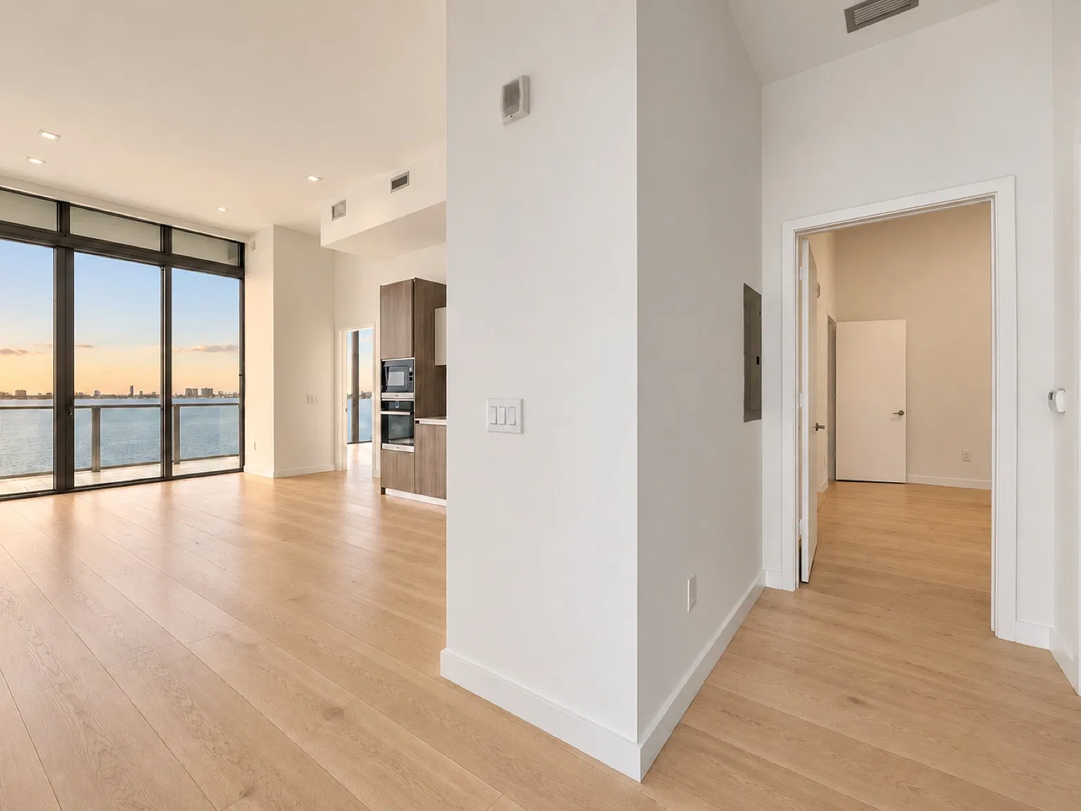 2 bed, 1029 sqft, $7,600 — Photo 4