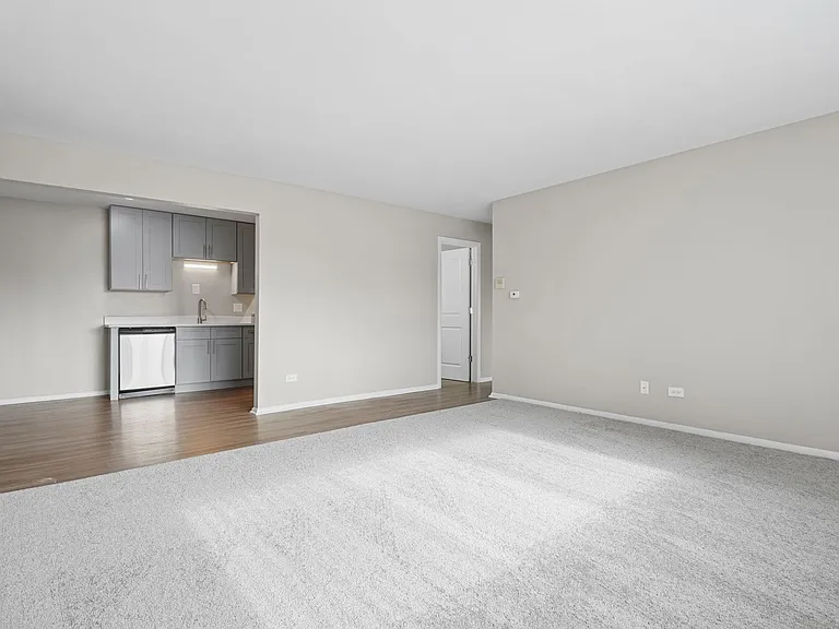 Hoffman Hills Apartments — Photo 43