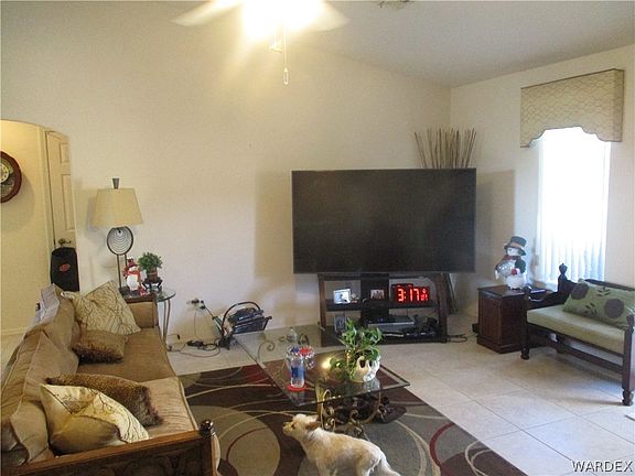 3rd image of 1074 W Desert View Lane