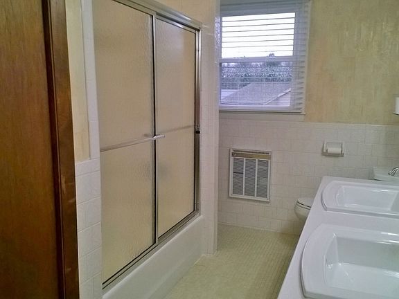 Full size tub with shower doors