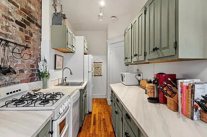 4 Crawford St #2 — Photo 4