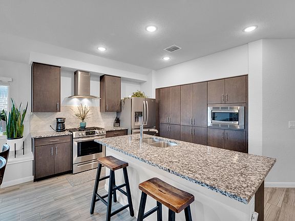 5th image of 241 White Tail Ln
