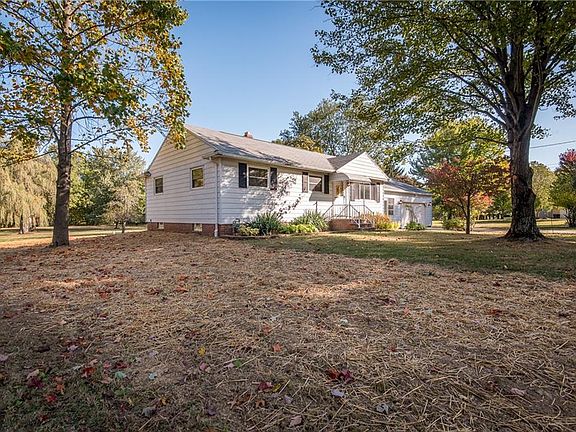 2nd image of 4605 Sunset Dr